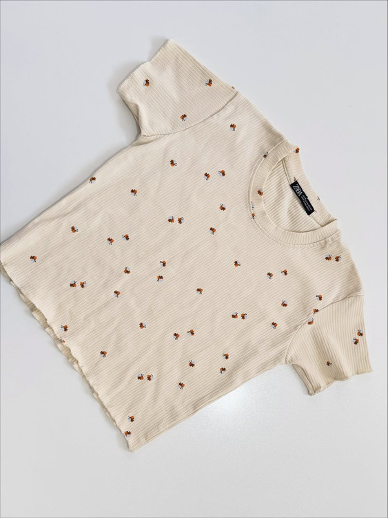 کراپ تیشرتی زنبور