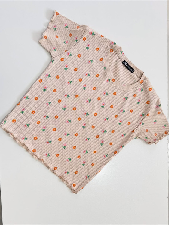 کراپ تیشرتی گلدار کرم