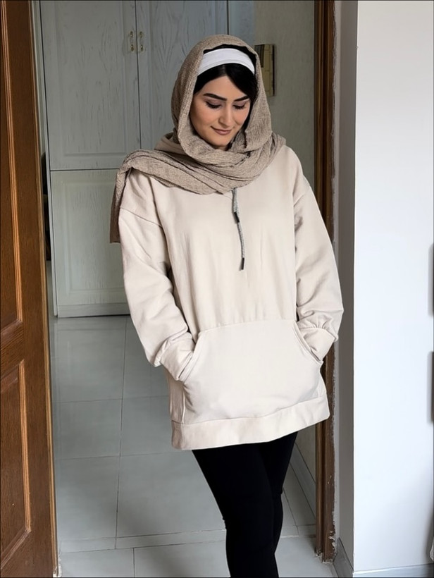 هودی کلاهدار داخل کرکی